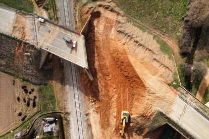 Perspectiva aérea de las obras que se están llevando a cabo en la N-120a en Astorga. DL