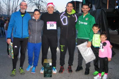 La carrera ponferradina contó con medio millar de participantes y el triunfo absoluto de Alejandro Martínez y Noemí Villar. M. MACÍAS