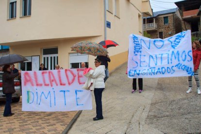 Un momento de la protesta en Almagarinos.