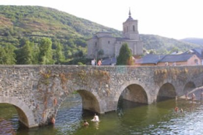 Imagen del puente de Molinaseca.