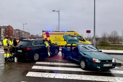 Fotografía de los dos vehículos involucrados. BOMBEROS LEÓN