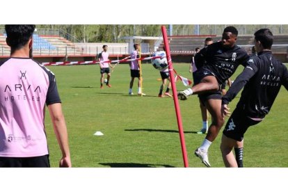 La plantilla culturalista regresa hoy a los entrenamientos tras haber disfrutado de una jornada de descanso para preparar el partido del próximo domingo. CYDL