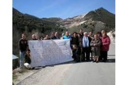 Los vecinos se manifestaron contra la nueva pista para una mina