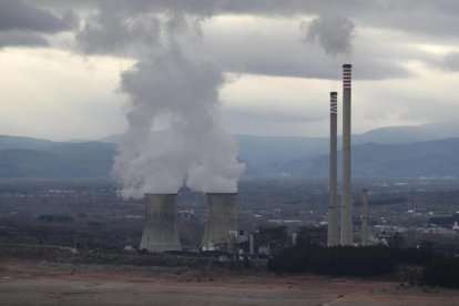 Imagen de la central térmica de Compostilla, ahora en proceso de desmantelamiento. LUISMA DE LA MATA