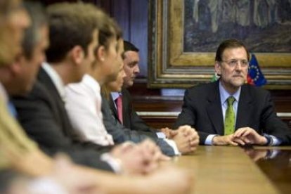 Mariano Rajoy, reunido ayer con miembros de la Diputación de Almería.