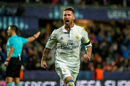 Sergio Ramos celebra el 2-2.