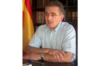 El alcalde de Vega de Espinareda, Santiago Rodríguez