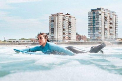 María Martín-Granizo, toda una campeona del parasurf. DL