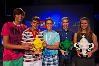 Iván Hervías, Marcos Ochoa y Sergio Pascual, con el premio de la Google Science Fair.