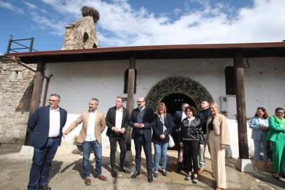 Morala y otros miembros de la corporación, en San Andrés. BARREDO