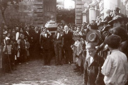 Astorga se volcó acompañando el entierro del torero, cuyos restos permanecieron en el cementerio maragato hasta 1924.