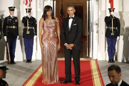 Barack Obama y su mujer, Michelle, posan minutos antes de celebrarse la última cena de Estado con el primer ministro italiano, Matteo Renzi y su esposa.