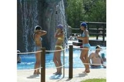 El agua de las piscinas siempre está clorada para mejorar su calidad ante los bañistas