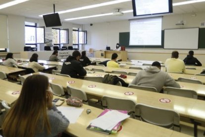 Un aula de la Universidad de León. JESÚS F. SALVADORES