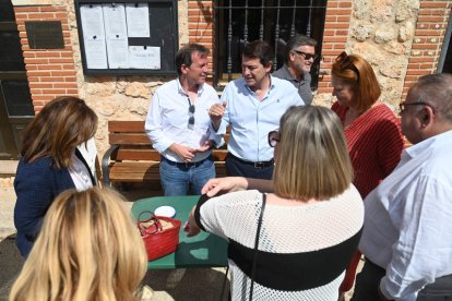 Mañueco, en la apertura del curso político del PP de Burgos en una comida popular. RICARDO ORDÓÑEZ