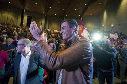 Pedro Sánchez en un encuentro con militantes celebrado en Ourense.