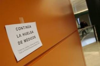 El Hospital de León volverá a llenarse la semana que viene de carteles anunciando la huelga