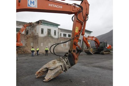 Escuelas de Villablino, demolidas para hacer el Parador.