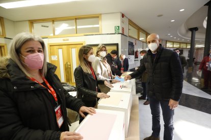 José Antonio Diez, alcalde de León, a su llegada al Congreso Provincial. MARCIANO PÉREZ