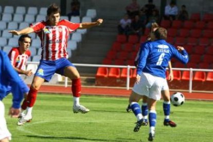 El Atlético Bembibre pierde a su goleador Emilio Recamán para enfrentarse esta tarde al Palencia