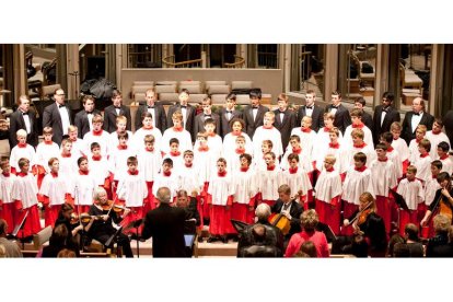 Imagen de archivo del Coro de Niños de Phoenix, dirigido por Georg Stangelberger.