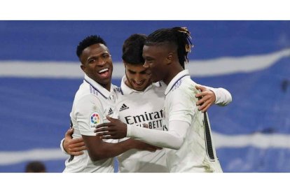 Vinicius y Asensio, goleadores en el partido para el Real Madrid, junto a Camavinga. JUANJO MARTÍN