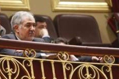 Conde-Pumpido, en la tribuna de invitados en el pleno del Congreso