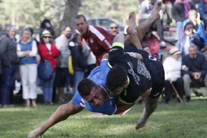 Camposagrado fue el escenario de la primera jornada de la Liga de Verano de la lucha. FERNANDO OTERO