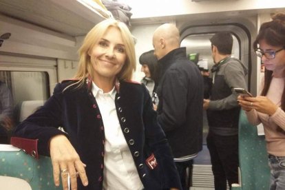 Cayetana Guillén-Cuervo viajó en tren a León para el nuevo programa que emitirá TVE. DL