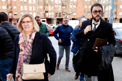 La alcaldesa de Fabero, a su llegada a los juzgados de Ponferrada, esta mañana. L. DE LA MATA