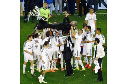 La afición del Madrid celebra el título.