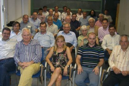 Isabel Carrasco presidió ayer la reunión, a la que asistieron más de 40 alcaldes y concejales del PP.