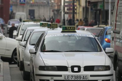 Una de las paradas de taxi de Ponferrada.