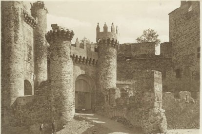 Así estaba el Castillo de Ponferrada hace ahora un siglo. WINOCIO TESTERA. CORTESÍA DE JAVIER GARCÍA BUESO