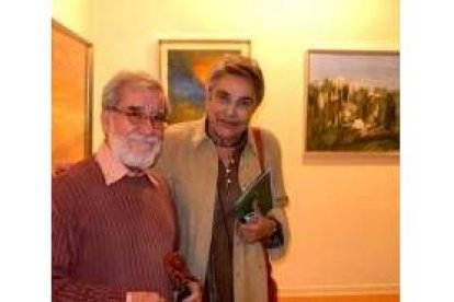 Herminia de Lucas junto al artista Manuel Alcorlo el día de la inauguración de la exposición