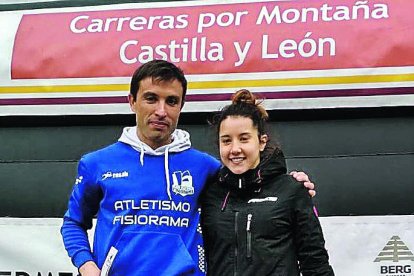 Raúl Fernández Llamas con su trofeo de vencedor. CELADES