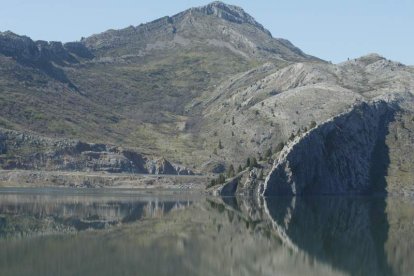 Los sindicatos ven positivo que el pantano de Luna supere ya los 200 hectómetros cúbicos.