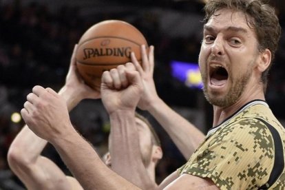 Pau Gasol, durante su buen partido contra Detroit Pistons.