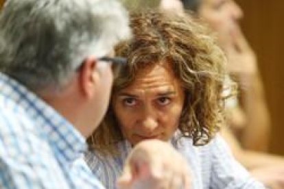 La alcaldesa de Ponferrada, Gloria Fernández Merayo, durante el pleno extraordinario de ésta mañana para tratar las conversaciones de la trama Enredadera.