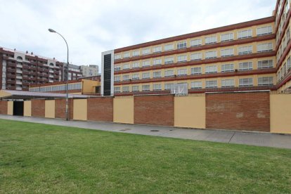 El centro está ubicado en José Aguado.