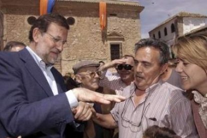 Mariano Rajoy y María Dolores de Cospedal, durante la visita a El Toboso