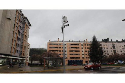 Imagen de una de las cámaras de la Zona de Bajas Emisiones de Ponferrada. ANA F. BARREDO