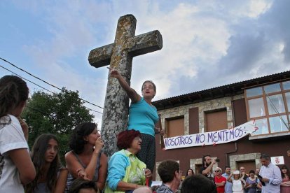 Un grupo de vecinos se concentra en Quintana