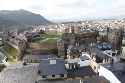 Los turistas podrán acceder a más información del castillo con la aplicación móvil. ANA F. BARREDO