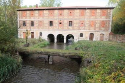 Molino en la presa del Bernesga, en Carbajal de la Legua.