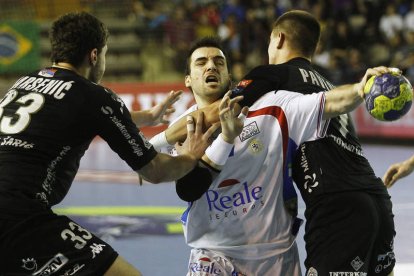 El asturiano Carlos Ruesga ya vistió la camiseta del Ademar entre 2010 y 2013. RAMIRO