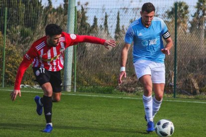 Toni Escobedo, a la derecha, con el equipo de la AFE. AFE