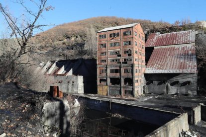 Lavadero abandonado del Pozo Casares. LUIS DE LA MATA