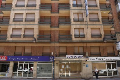 Vista del hostal Don Suero, una referencia del hospedaje en la capital leonesa. FERNANDO OTERO