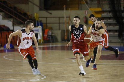 Baloncesto liga EBA ULE RBH Global basket León - Porriño. F. Otero Perandones.